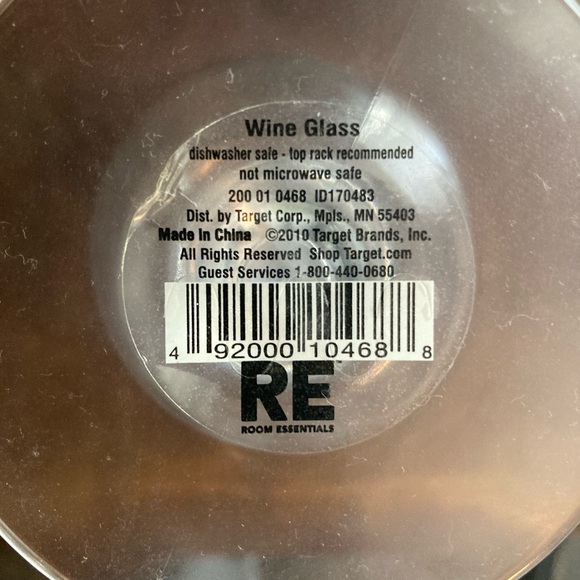 Two plastic wine goblets and decanter - Picture 3 of 6